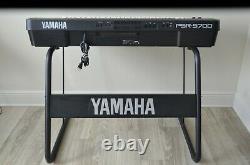 61-Key Digital Music Piano Keyboard Yamaha PSR-5700