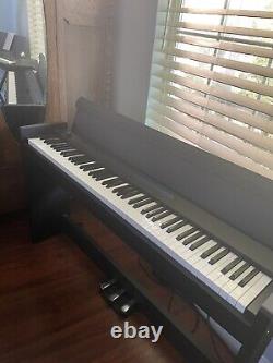 Piano Korg LP-380 Black 88 keys 3 pedals
