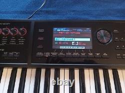 ROLAND FA-06 61 Key Music Workstation SYNTH KEYBOARD