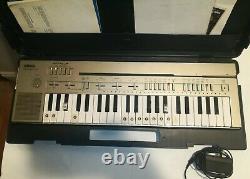 YAMAHA PortaSound PC-100 keyboard With Music Lessons Case And AC adapter