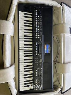 Yamaha PSRSX600 61-key Arranger Workstation With 61 key Gator Case