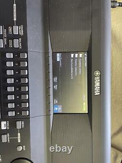 Yamaha PSRSX600 61-key Arranger Workstation With 61 key Gator Case