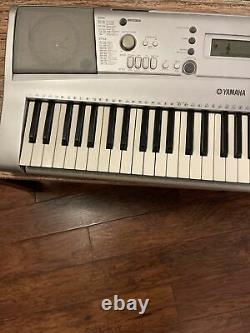 Yamaha YPT300 Keyboard Piano Musical Instrument Works Great