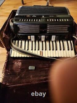 Accordéon Clavier Piano Instrument De Musique Noir Utilisé
