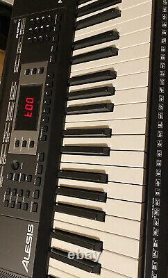 Alesis Melody 61 Mkii Piano Numérique À 61 Clés Avec Banc, Musique, Micro Et Casque