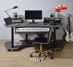 Bureau de studio d'enregistrement de musique, plateau de clavier de piano, poste de travail de studio d'enregistrement