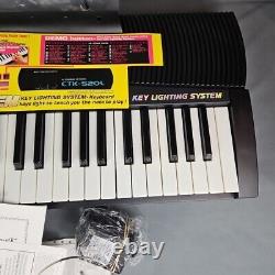 Clavier Casio SongBank CTK-520L testé Piano d'apprentissage Vtg Boîte ouverte des années 1990