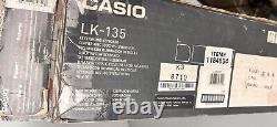Clavier à touches lumineuses Casio LK-135 61 touches 120 sons / 70 rythmes / modes musicaux avec support