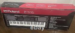 Clavier arrangeur électronique Roland E-X10 avec pupitre à musique et adaptateur secteur