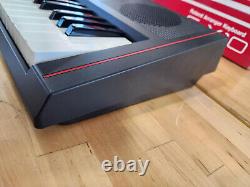 Clavier électronique arrangeur Roland E-X10 avec support de musique et adaptateur d'alimentation