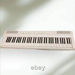 Clavier électronique compact YAMAHA P-121WH avec adaptateur et pupitre à musique