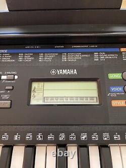 Clavier numérique Yamaha PSR E253 avec 61 touches, pupitre à musique et support de clavier