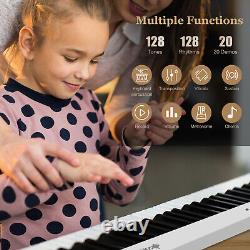 Piano numérique électrique à 88 touches blanches avec touches lestées, pédale et alimentation électrique.