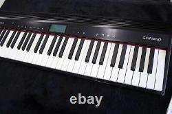 Piano numérique portable Roland GO-61P avec pédales, housse souple, pupitre et manuel