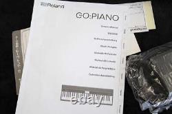 Piano numérique portable Roland GO-61P avec pédales, housse souple, pupitre et manuel