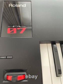 Roland FA-07 Clavier 76 touches Synthétiseur Piano Workstation Utilisé
