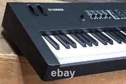 Yamaha MX88 Synthétiseur de musique à 88 touches, action de piano, noir, synthétiseur numérique