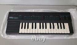 Yamaha Portasound PSS-130 Clavier électronique piano synthétiseur portable boîte vintage